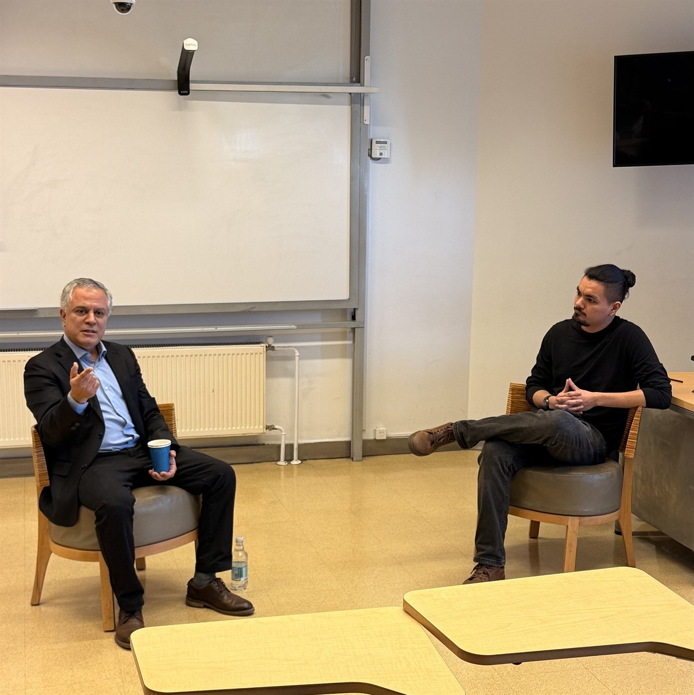 Fernando Alvarado y Martín Castillo durante el conversatorio de CEAPS